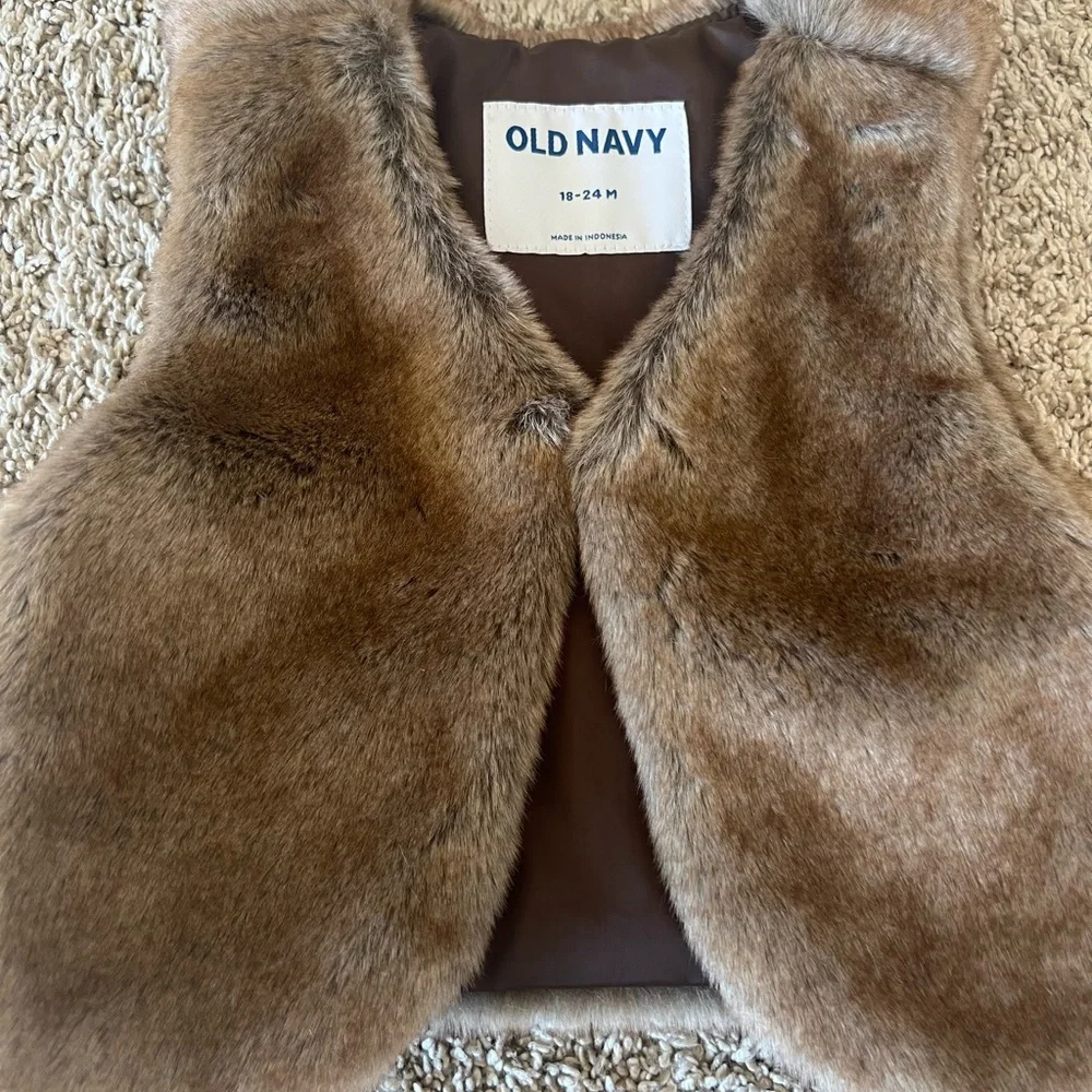Old Navy Toddler Girl Faux Fur Vest Size 18-24 Months